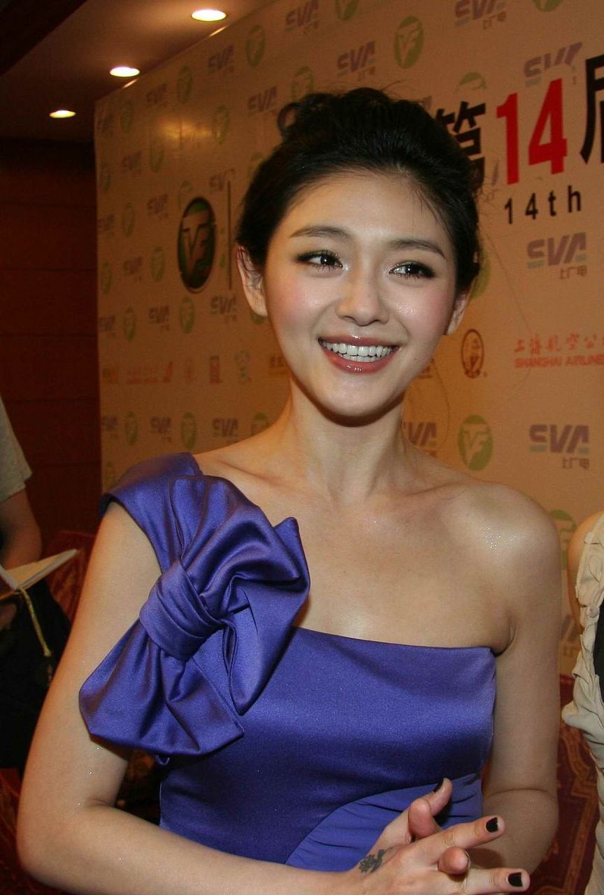 大s早年活动生图 #明星#  大s出席活动的照片来看,状态还是挺不错.穿