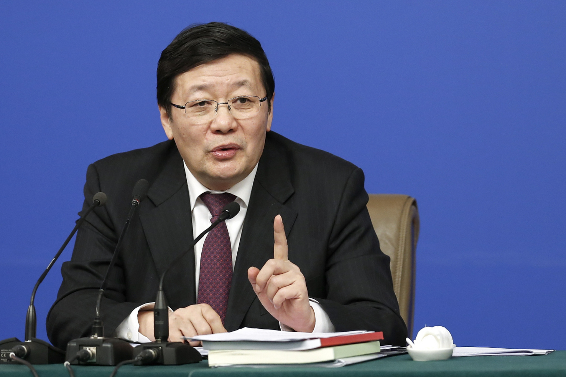 财政部原部长楼继伟: 通过债务置换化解地方政府债务风险会引发道德