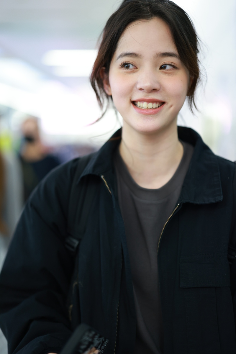 欧阳娜娜服装广告  欧阳娜娜新拍的服装广告,青春活力满满,简直是带货