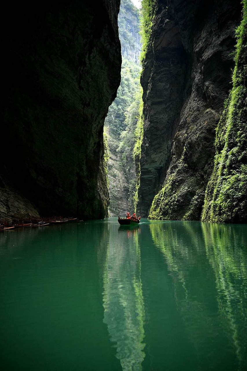 湖北恩施鹤峰屏山峡谷图片