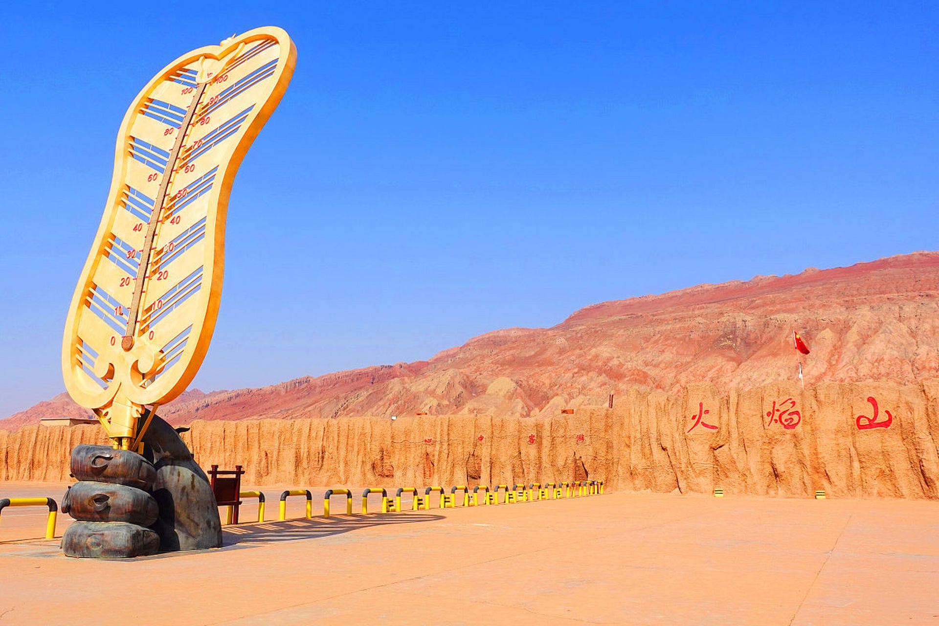 最近几天,吐鲁番市的天气可真是热得让人喘不过气来,火焰山脚下的