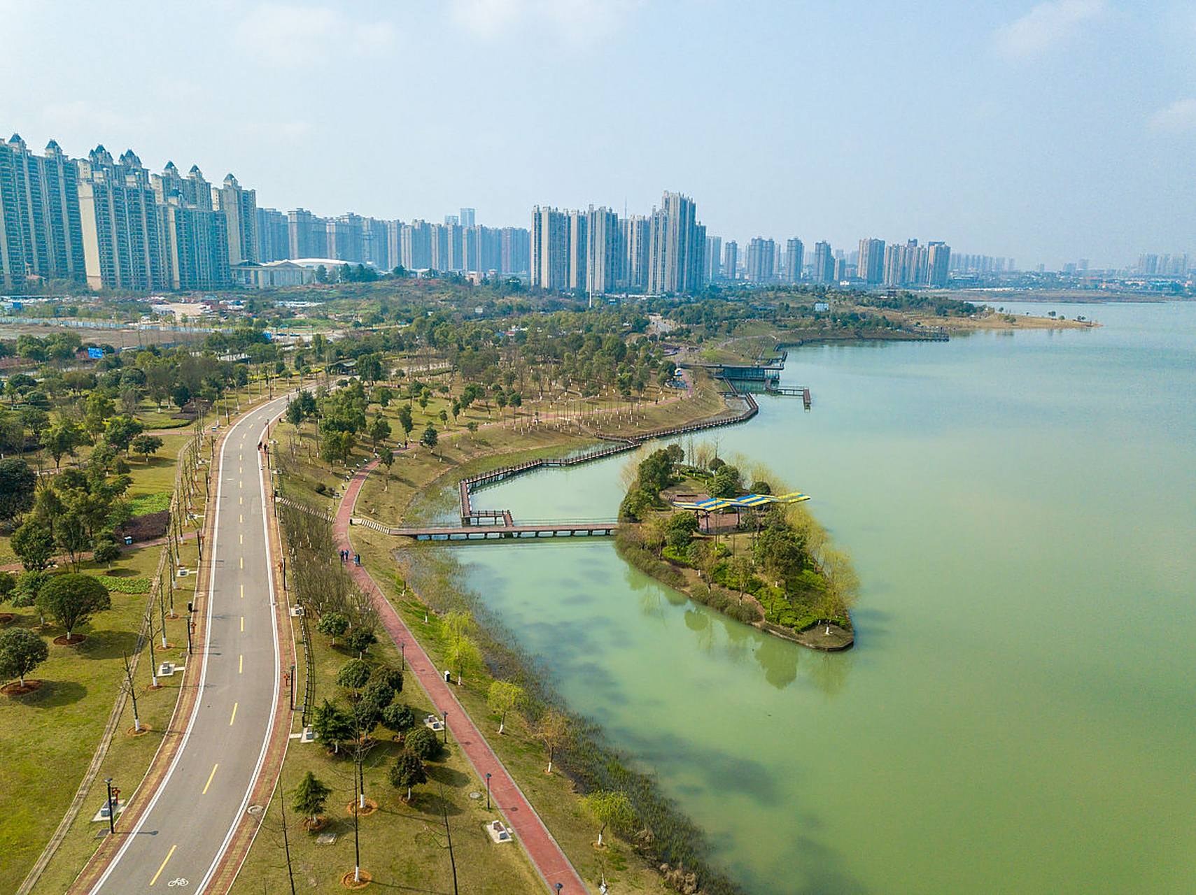 深秋时节,长沙的#乐享周末分享吧# 松雅湖呈现出令人陶醉的美景.