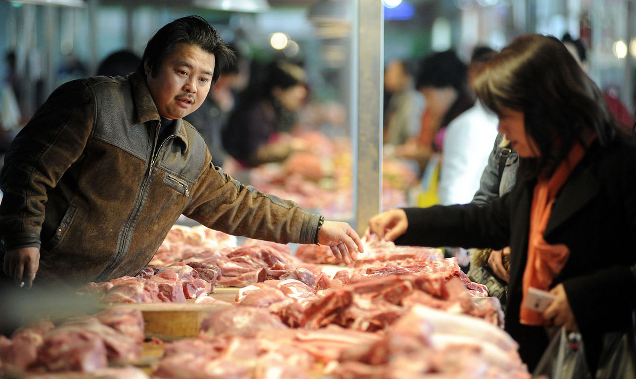 近日,女子买肉被坑的新闻又上了热搜,这不禁让我们