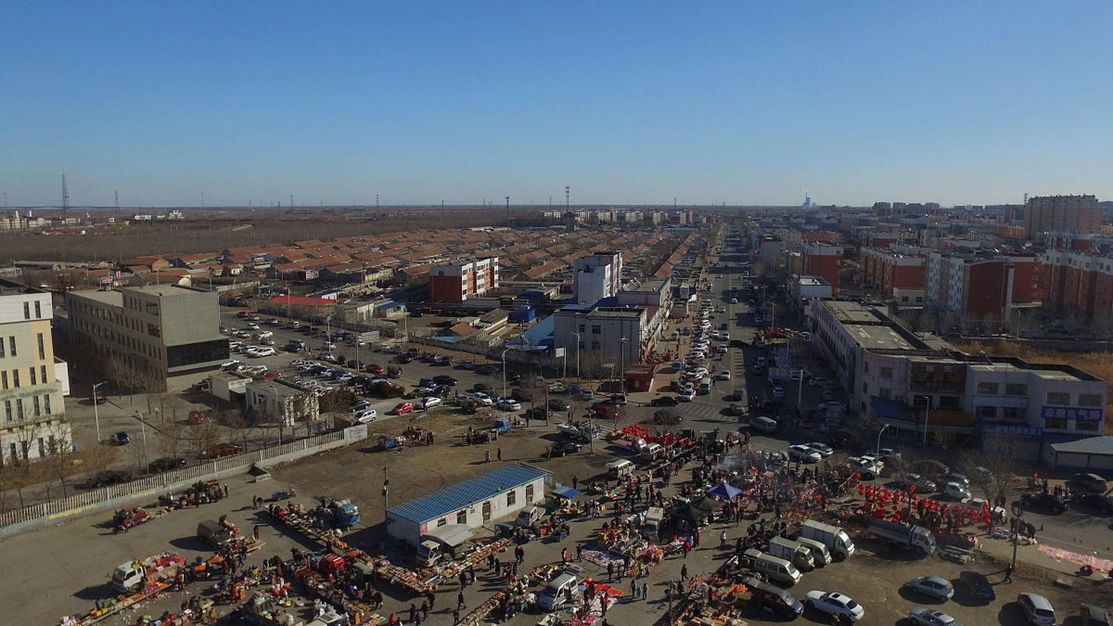 萨拉齐镇位于内蒙古包头市土默特右旗西北部,自然人文交融,有大青山