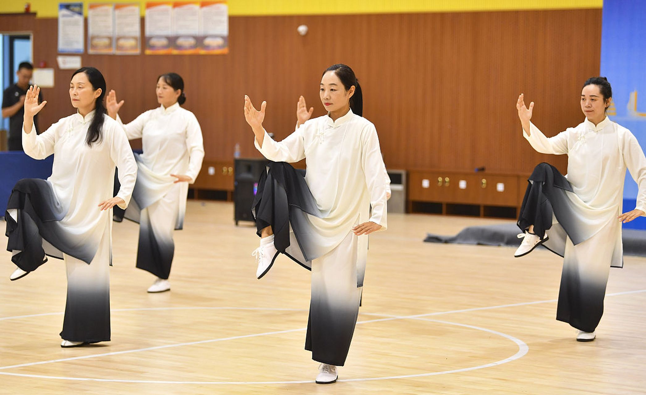 [原文:健身气功大舞动作