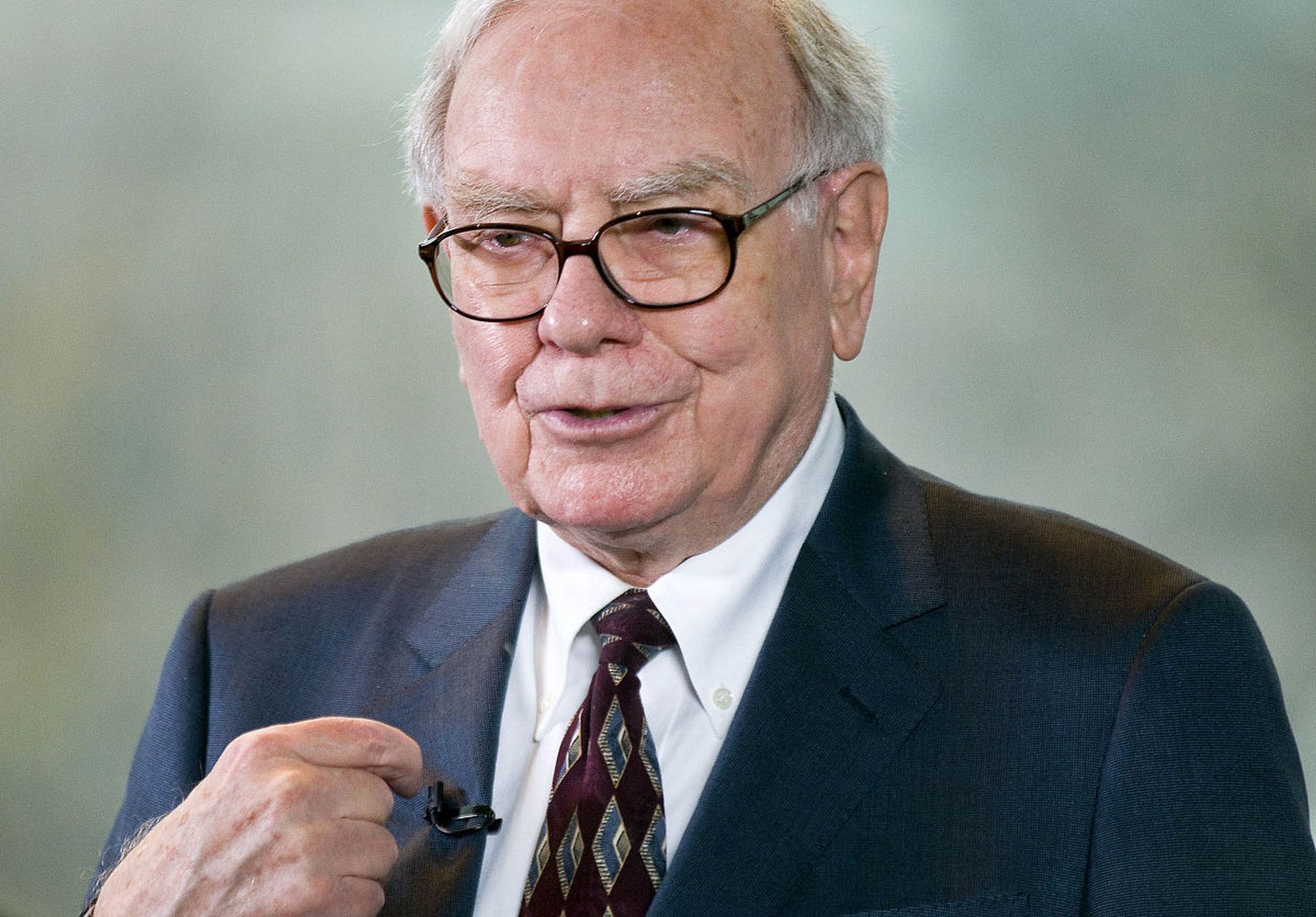 当年巴菲特在分享自己的投资逻辑的时候,说了三个,不亏钱,不亏钱,不亏