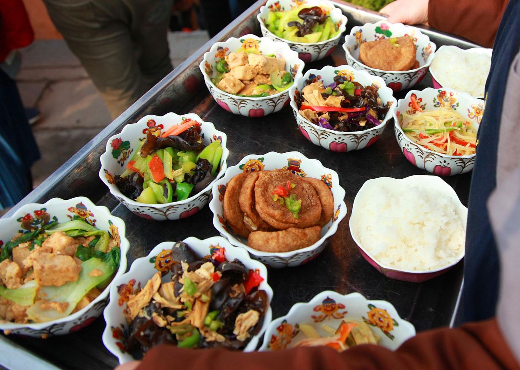 八大碗的做法  先给大家介绍一下"八大碗"的来历.