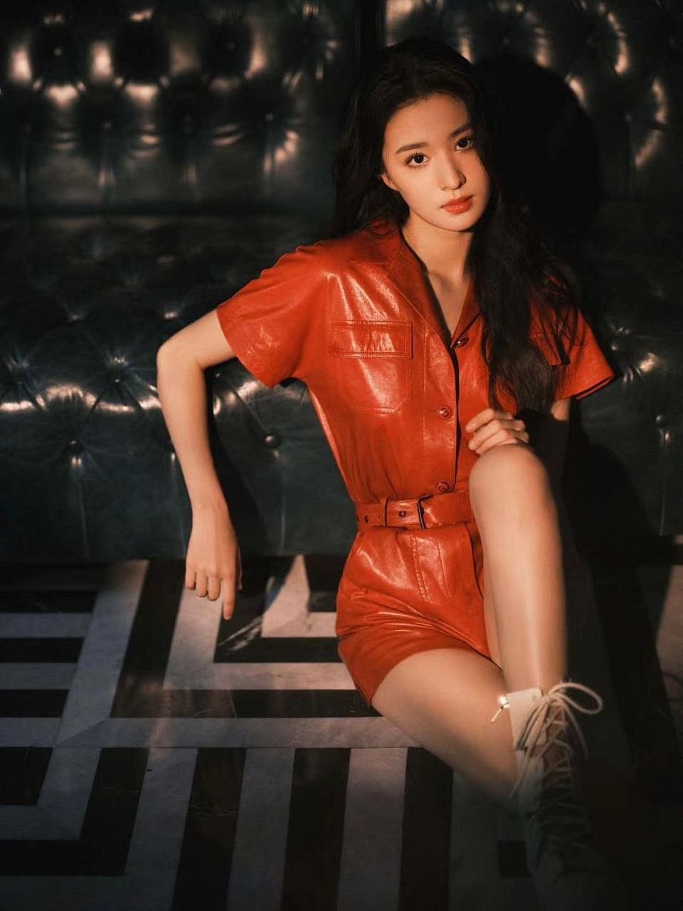 对于杨洋,有人称他狂妄自大,缺乏团队精神,甚至还质疑他的演技.