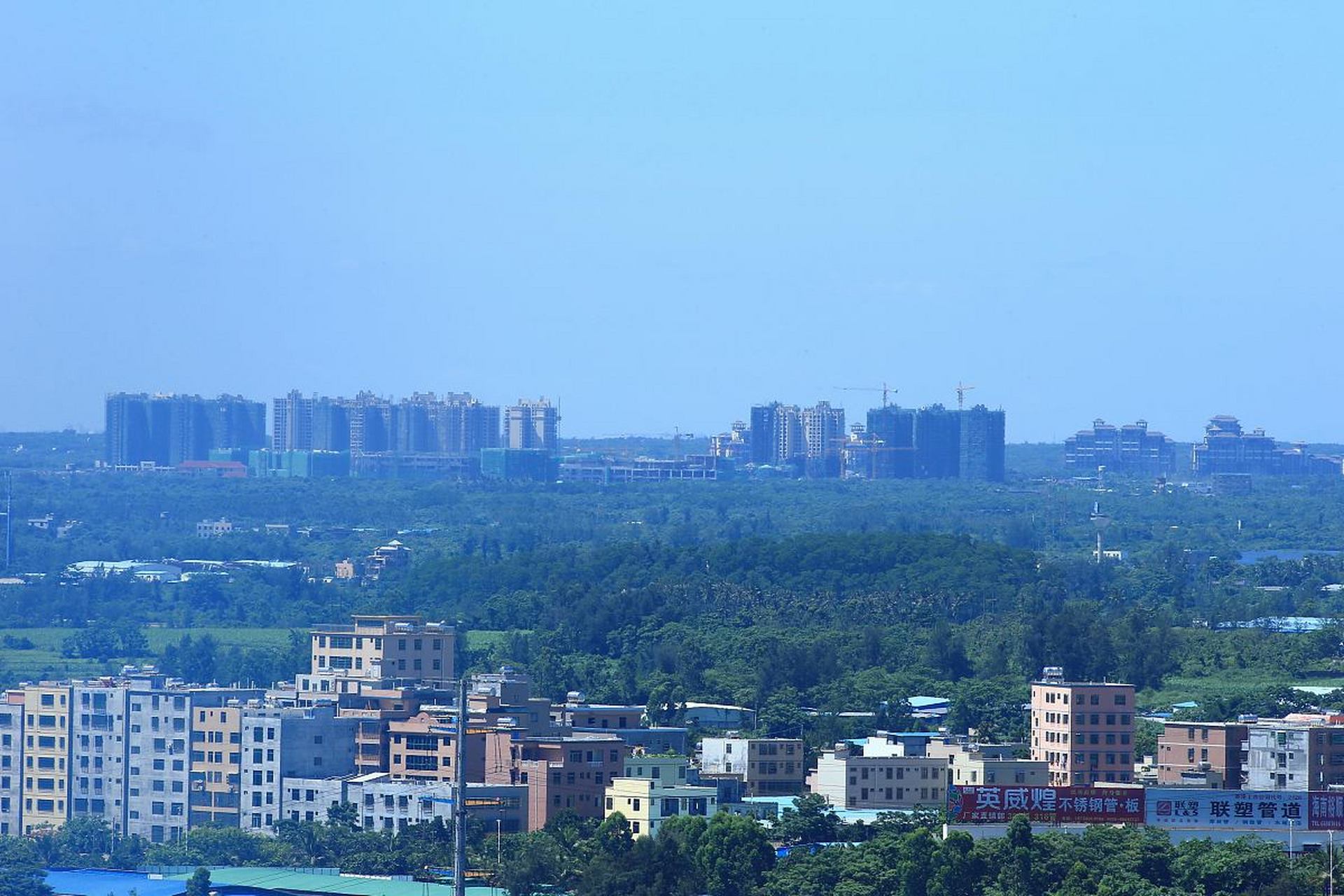 简阳三岔湖景区:三岔湖是一个蓄水湖,形态秀丽,湖水清澈.