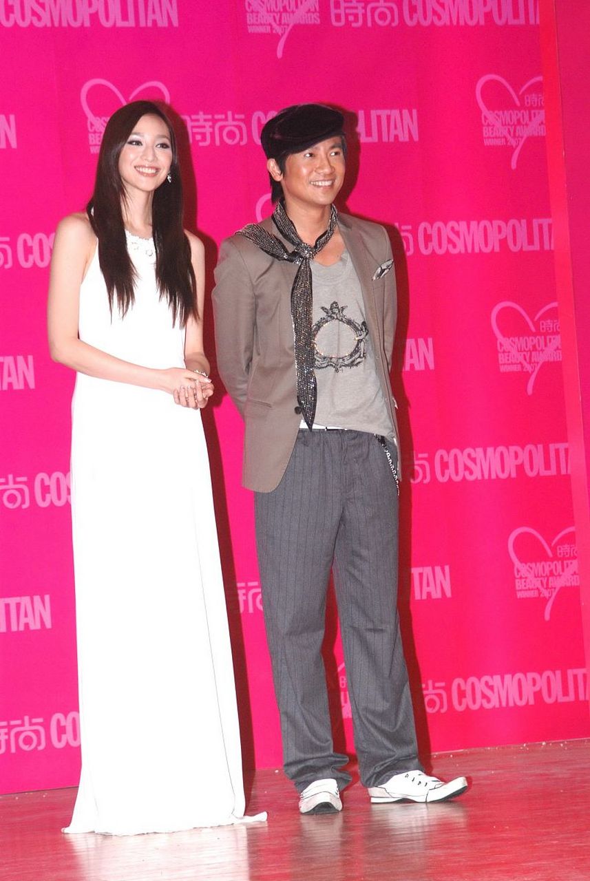 汤唯和金泰勇,一对跨越国界的明星夫妻,多年来一直被离婚传闻所困扰.