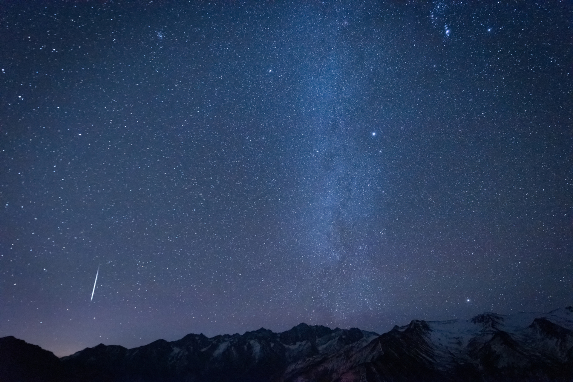 我曾捡到一束光 灿烂的光芒穿透黑暗.
