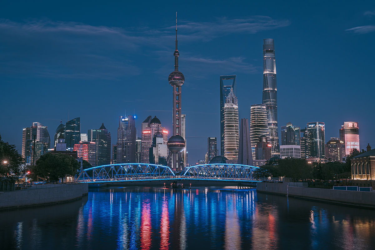 上海外白渡桥夜景城市的象征之一