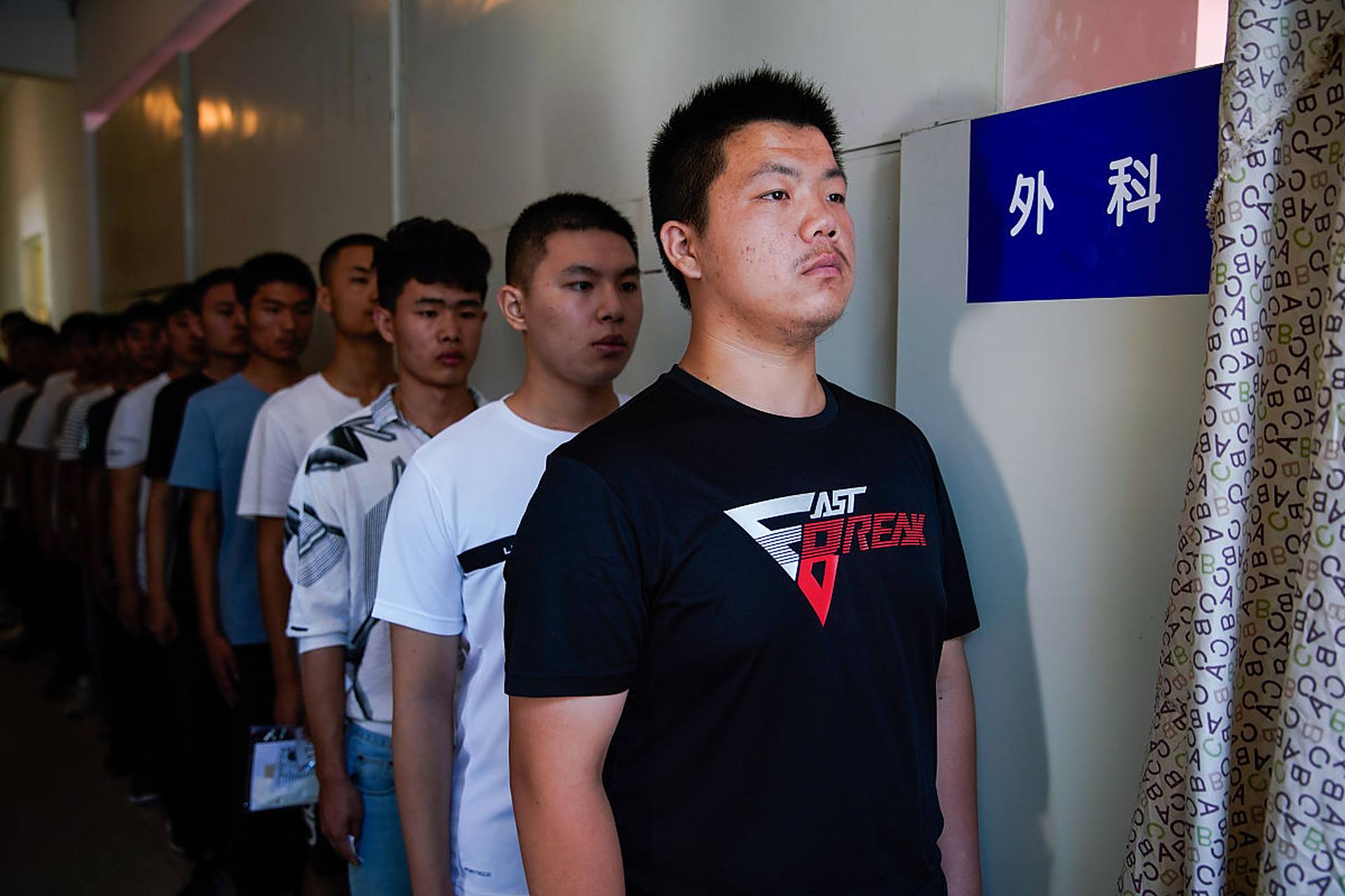 男生高考体检被要求脱内裤?杭州萧山卫健局:医院致歉,立即改进