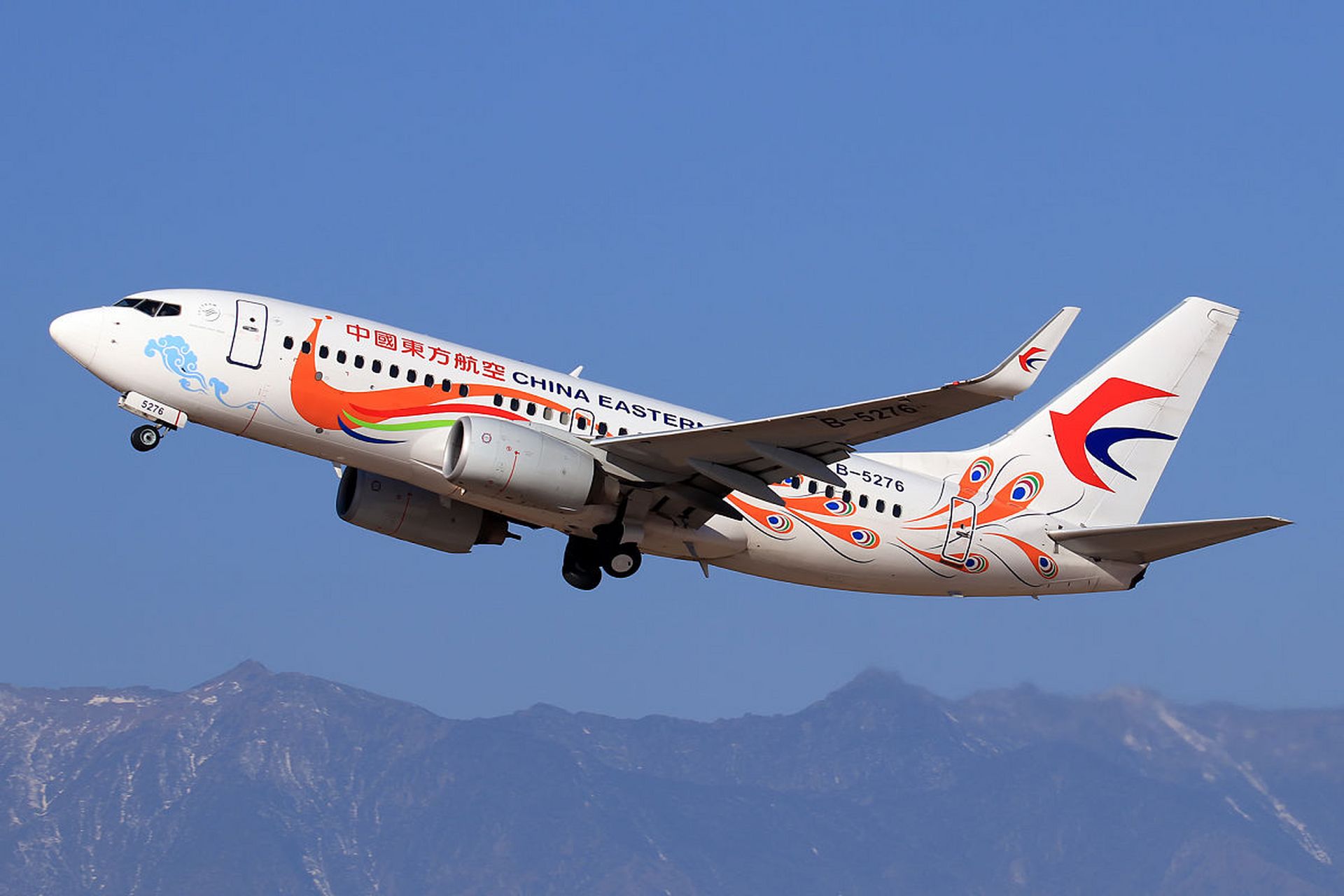 中国东航作为国内航空公司的代表,凭借其现代化的机队和先进的技术