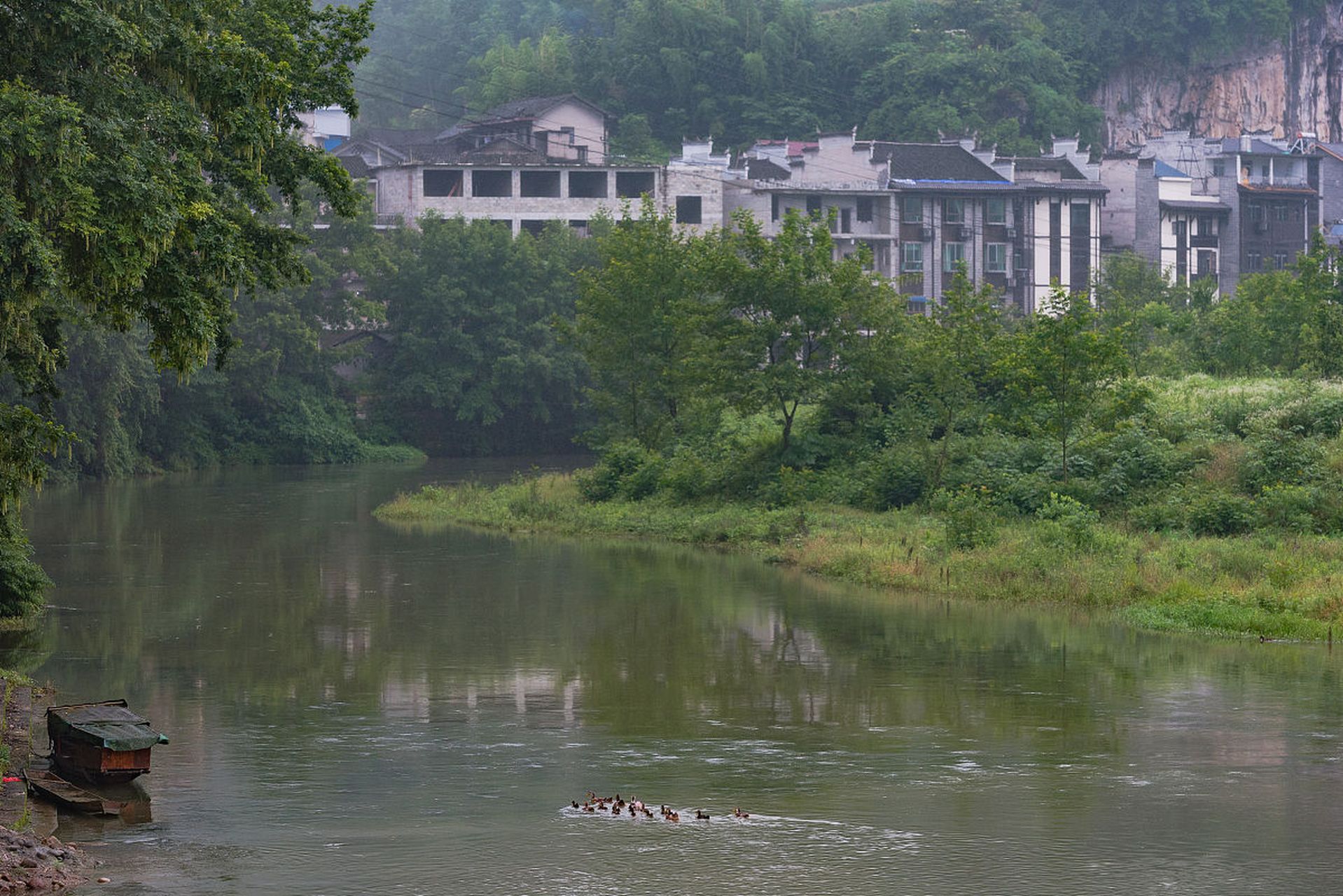 镜头里的春天# 春日旅游,长沙县灰汤镇,温泉与油菜花的交融,创造骋换