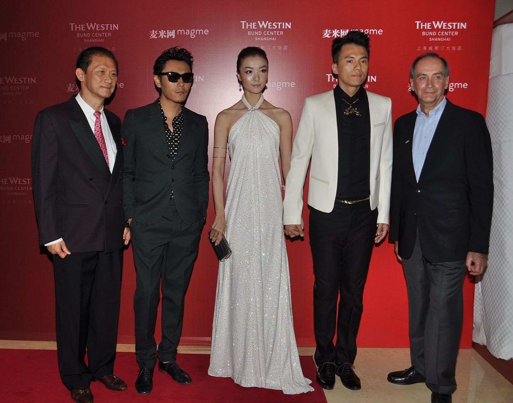 《红毯先生》由宁浩执导,刘德华,倪妮,沈腾等明星联袂主演,讲述过气