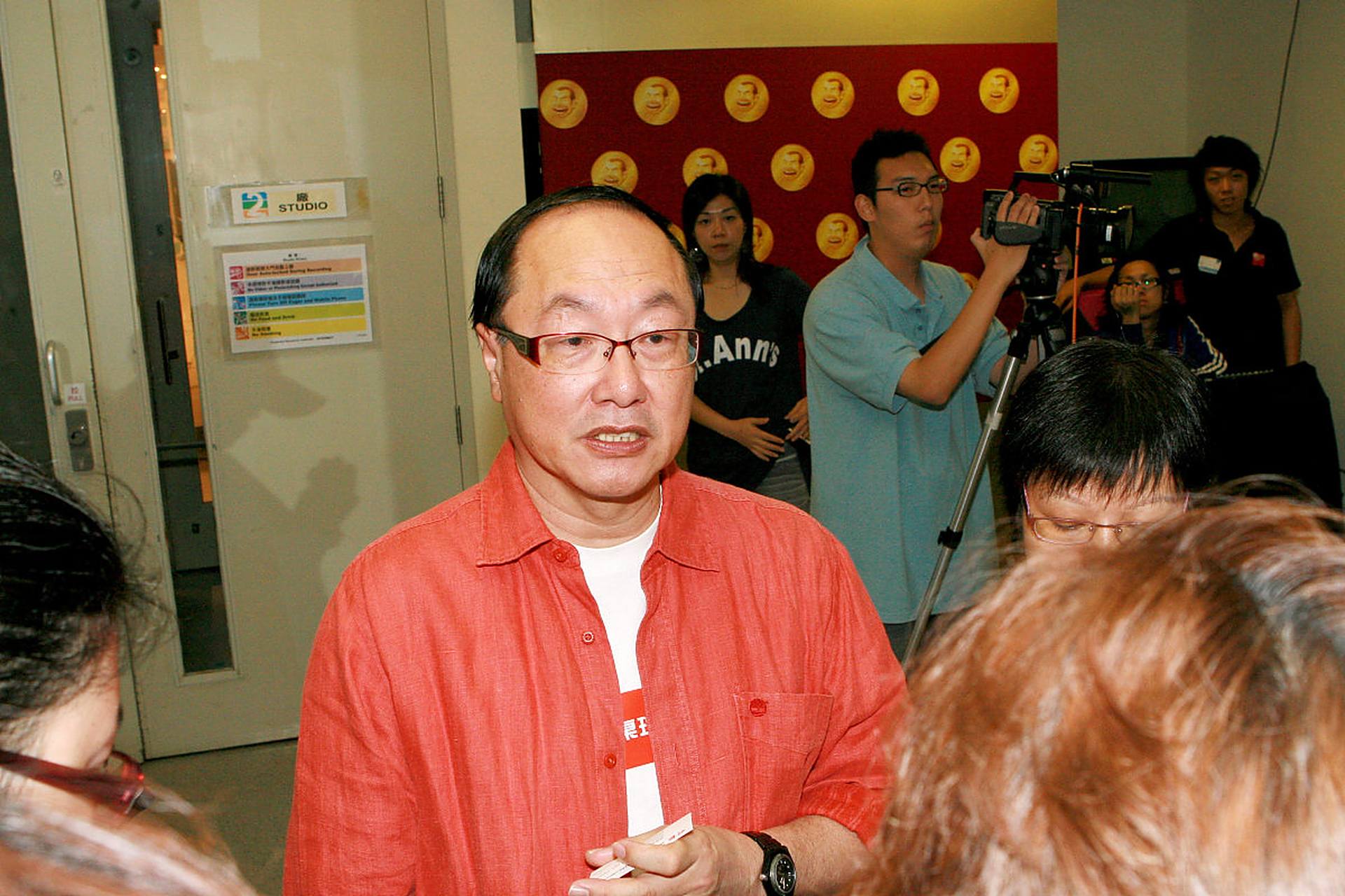 回来后,褚勤永就改进做鸡的方法,改良后的扒鸡被正