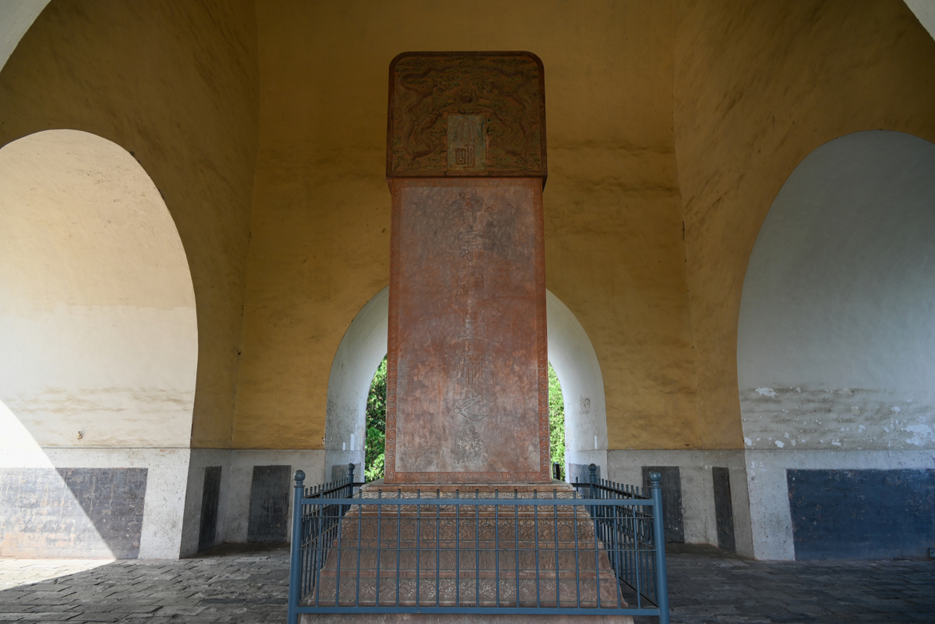 明十三陵,位于中国北京市昌平区,是明朝皇帝的皇家陵寝,是中国古代