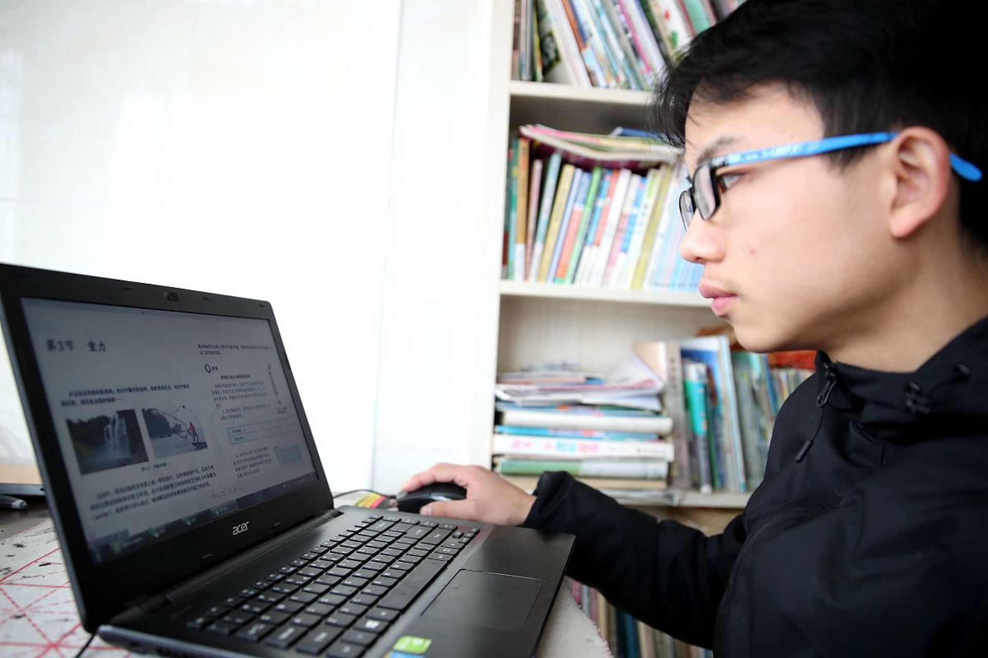 河南新郑一老师上网课遭网暴 我也曾当过老师,哪个