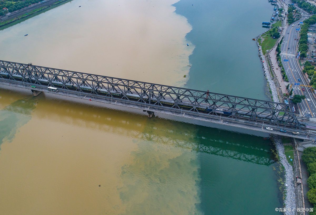 河口断桥,原名清城桥,是鸭绿江上连接中朝两岸最早的一座公路桥