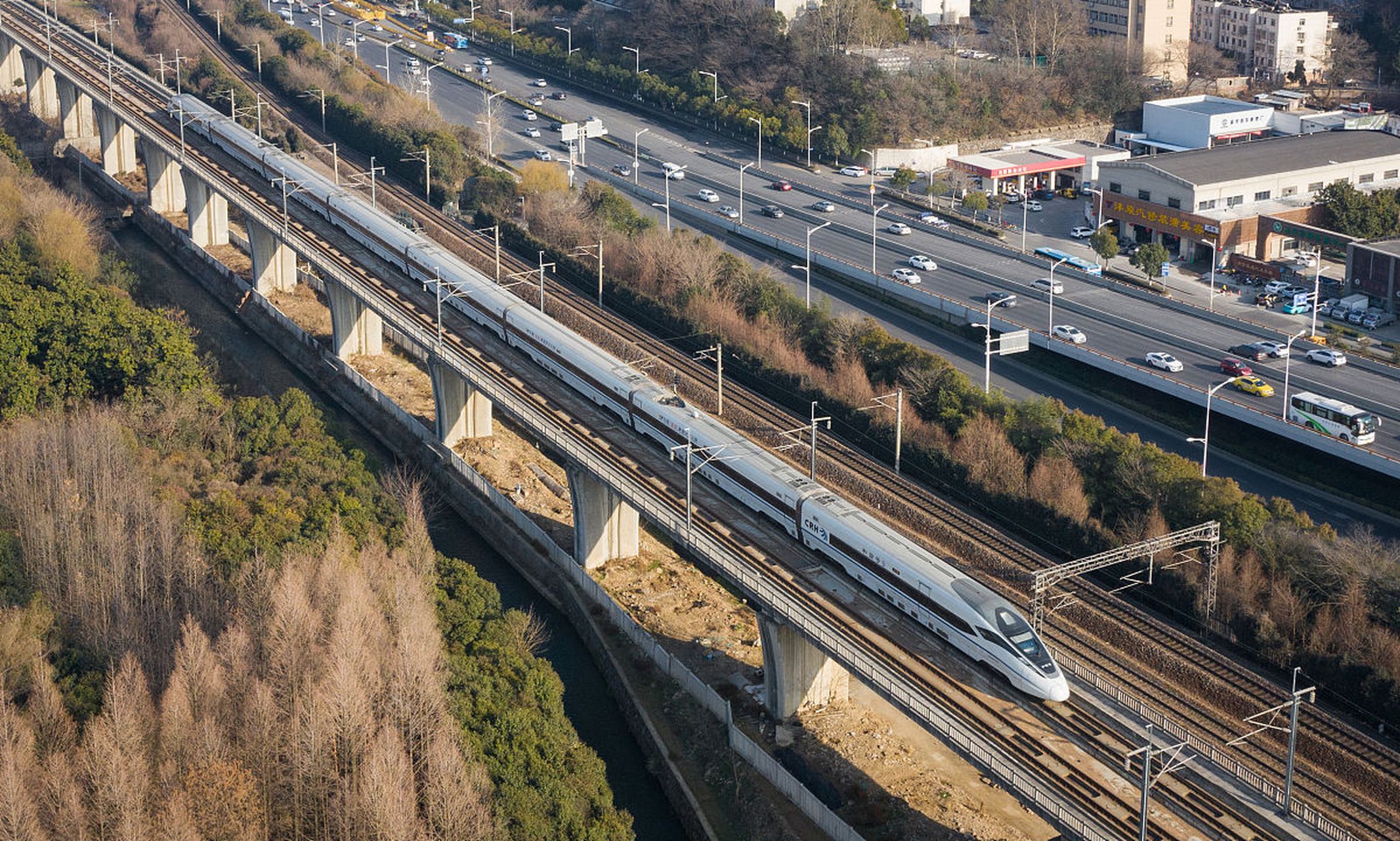 广西沿海城际铁路,含南钦,钦防,防东,钦北四段,是广西及西南地区出海
