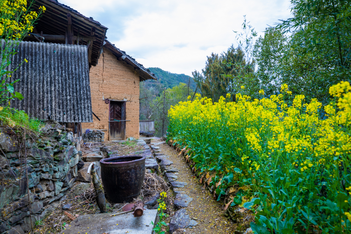 北京的房山区有一个河北镇,河北镇里有一个河南村,河南村附近还有个