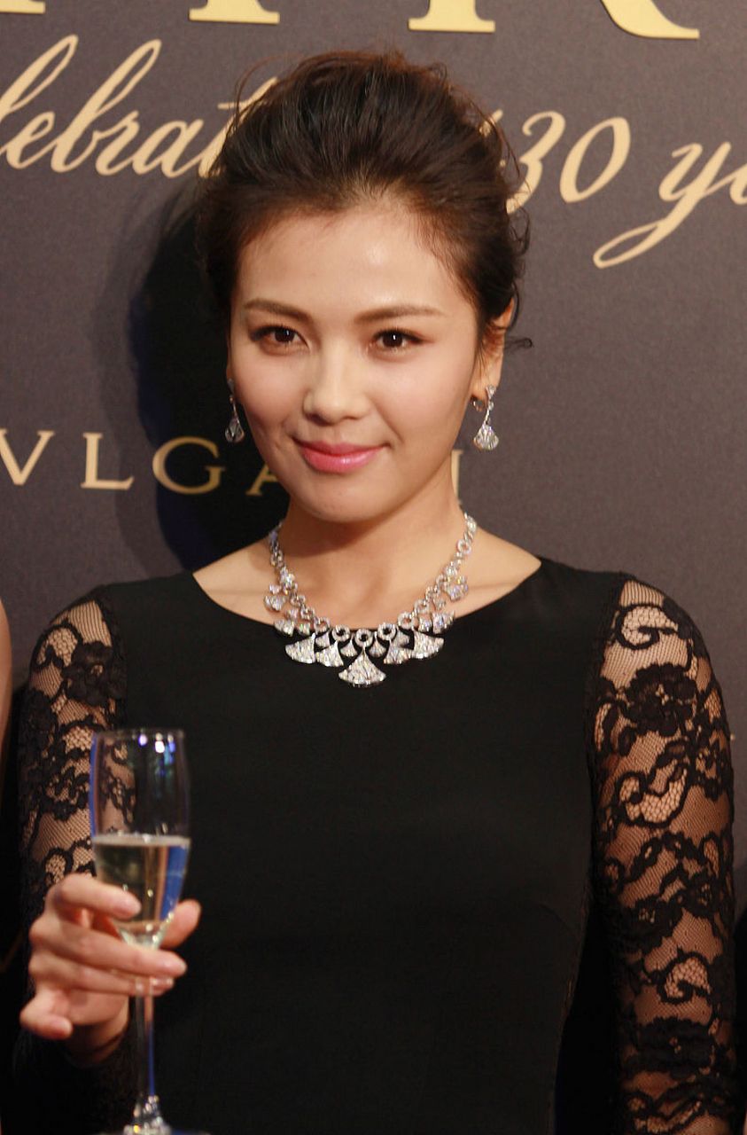 刘涛,算不算是,年轻时不显年轻,年纪大了也不显老那种[左捂脸]?