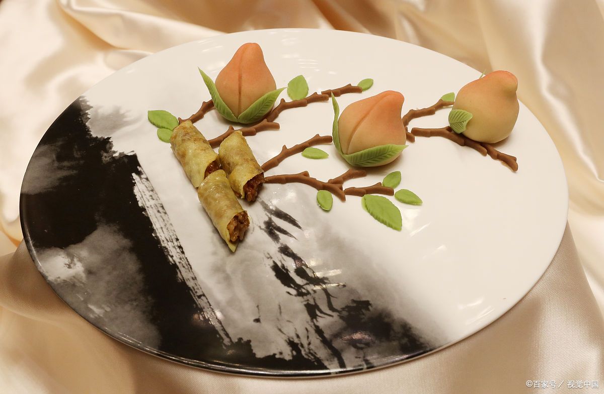 餐桌上的艺术:中式美食摆盘技巧及创意