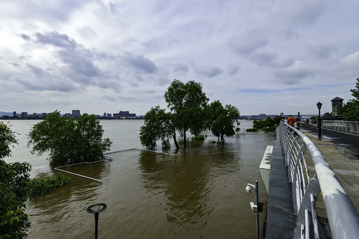 门头沟洪水肆虐,北京母亲河勇敢抗洪12小时