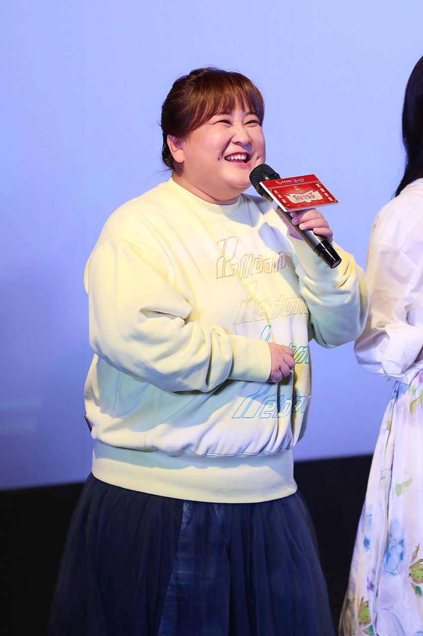 减肥后的贾玲虽然颜值在线,但有些憔悴,让人不禁担心她的健康状况.