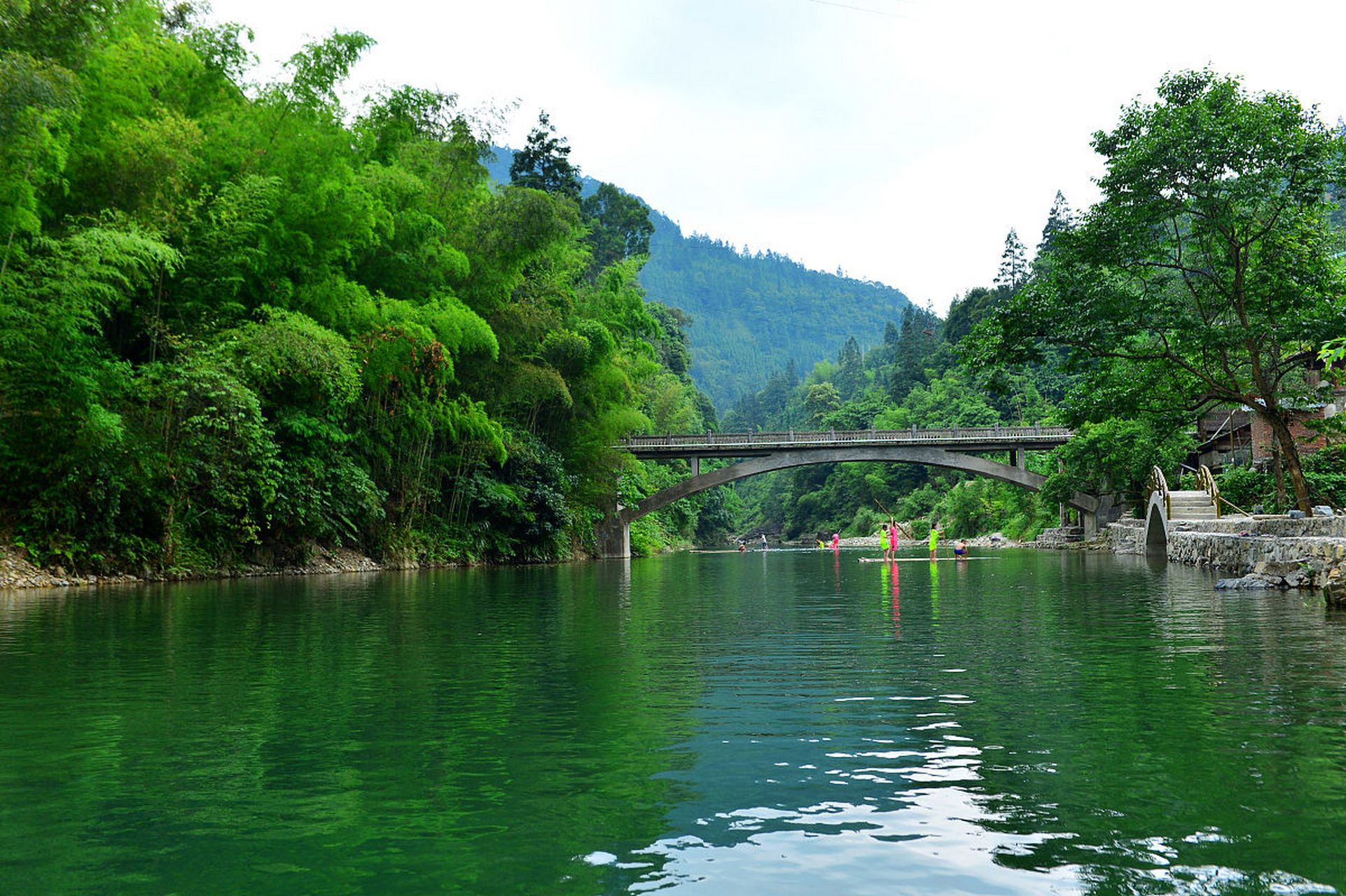 1平方公里,蕴含小七孔,大七孔,水春河景区,与樟江风光带相得益彰.