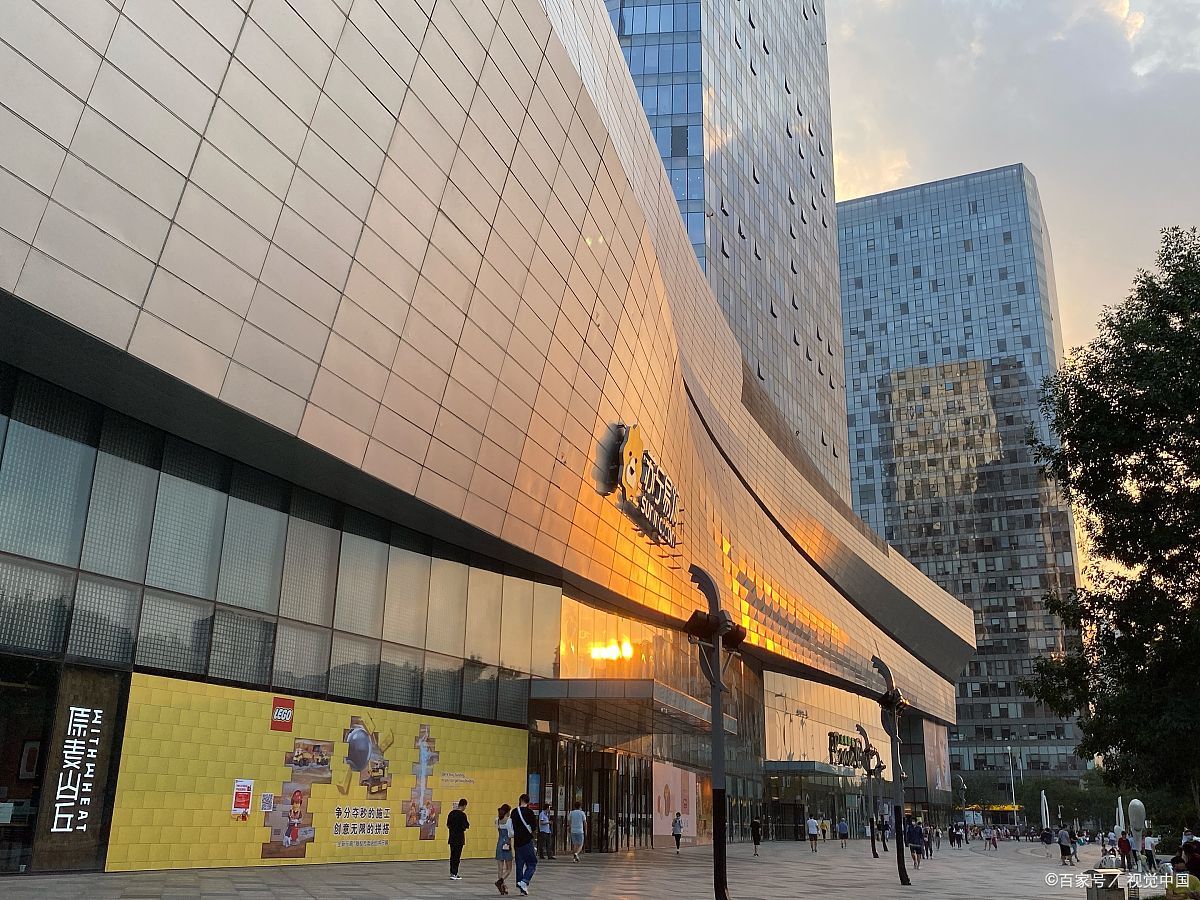 南京无全国性商业集团引争议:金鹰八佰伴适合开在地级市和县城?