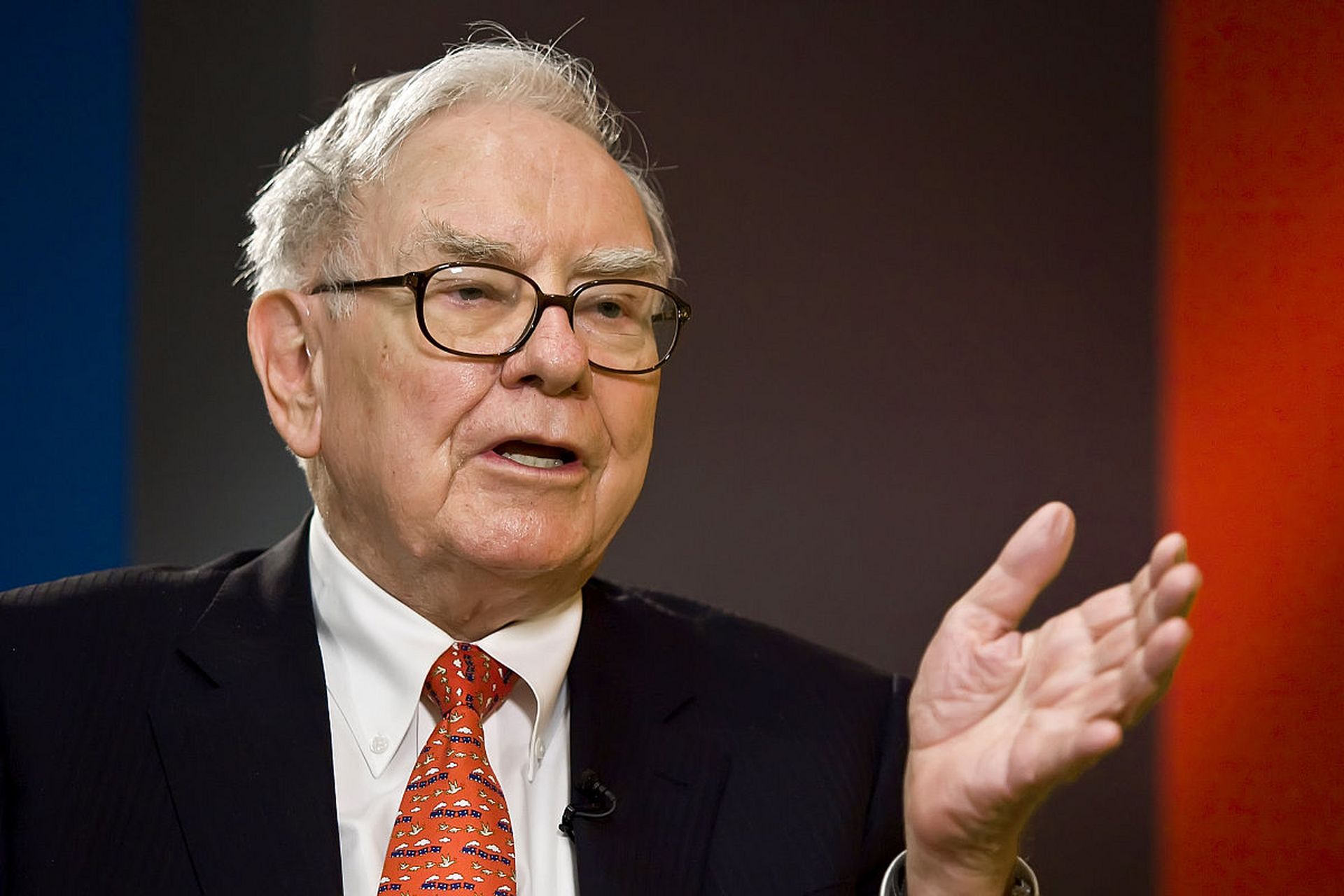 如果你对他的成长经历有所了解的话,你就知道,巴菲特年轻的时候根本不