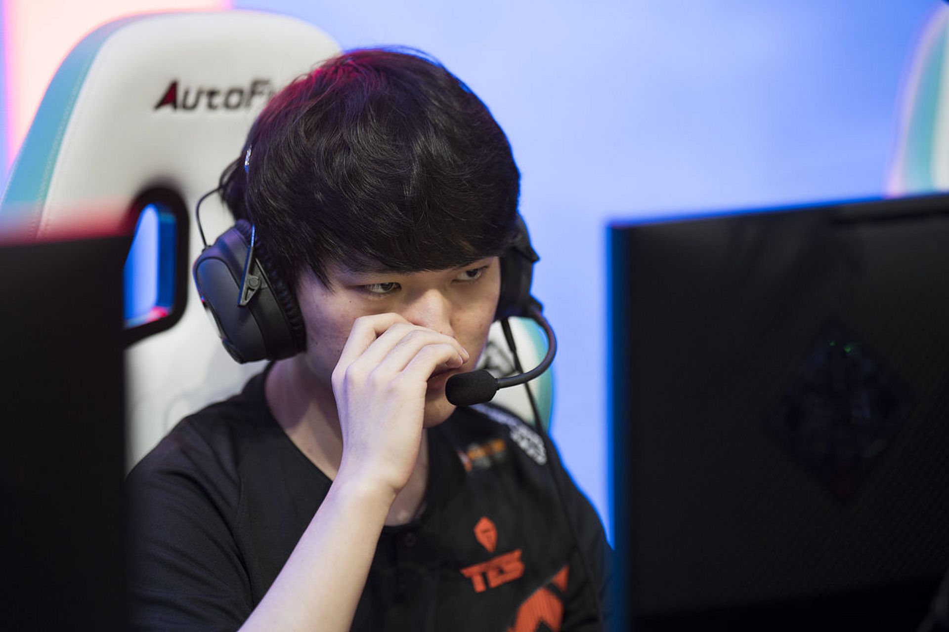 lpl战队tes新赛季主力阵容初见端倪,他们是:上单369,打野tian,中敌