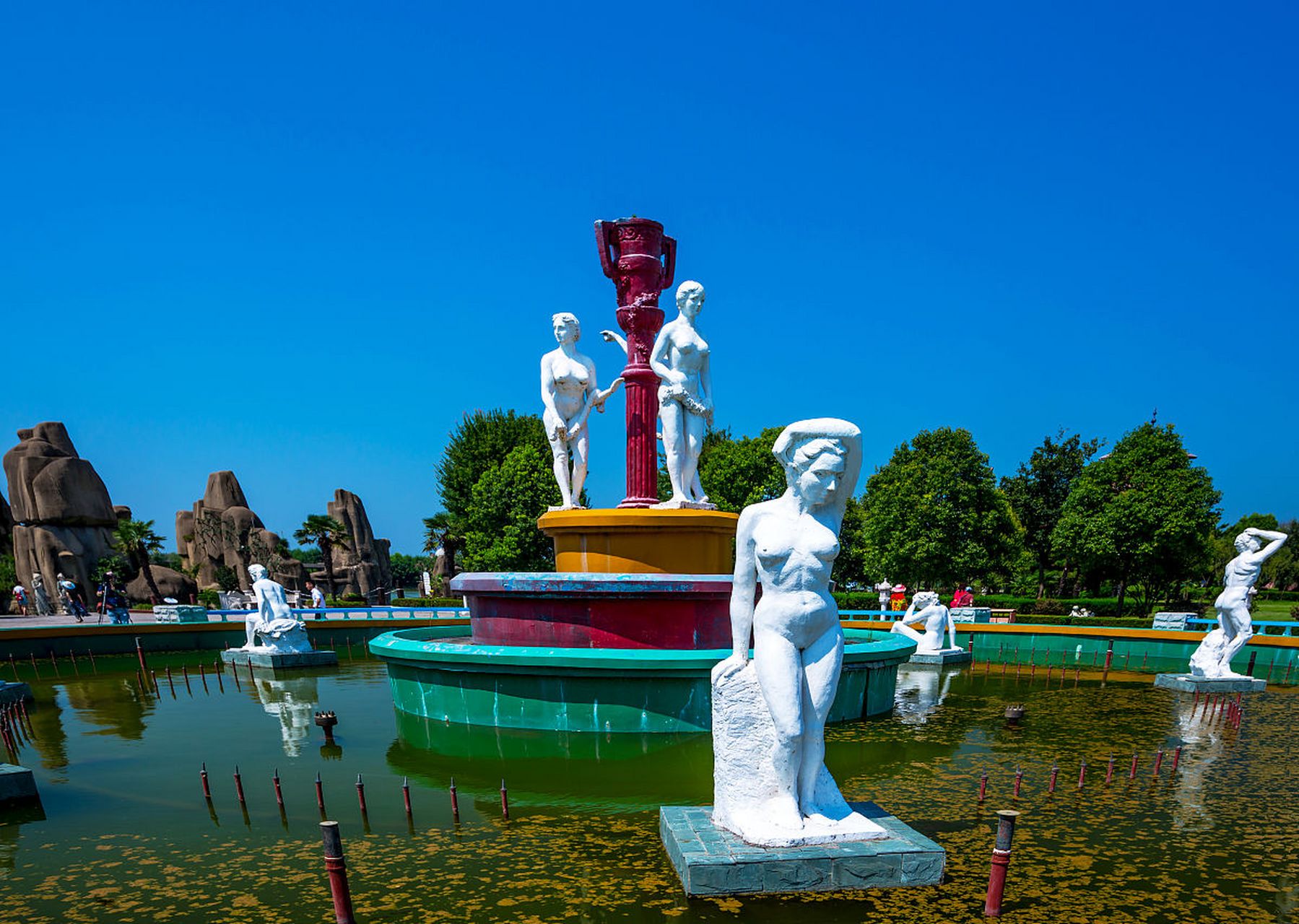 八里河风景区,位于中国安徽省颍上县的南部,是一个集自然风景,历史