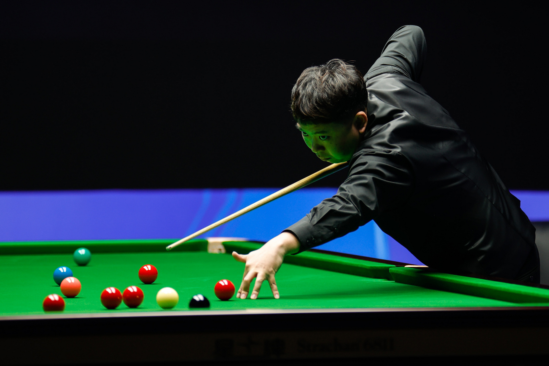 黑八白球,又称斯诺克,起源于15世纪的英国,现已成为全球流行的桌球