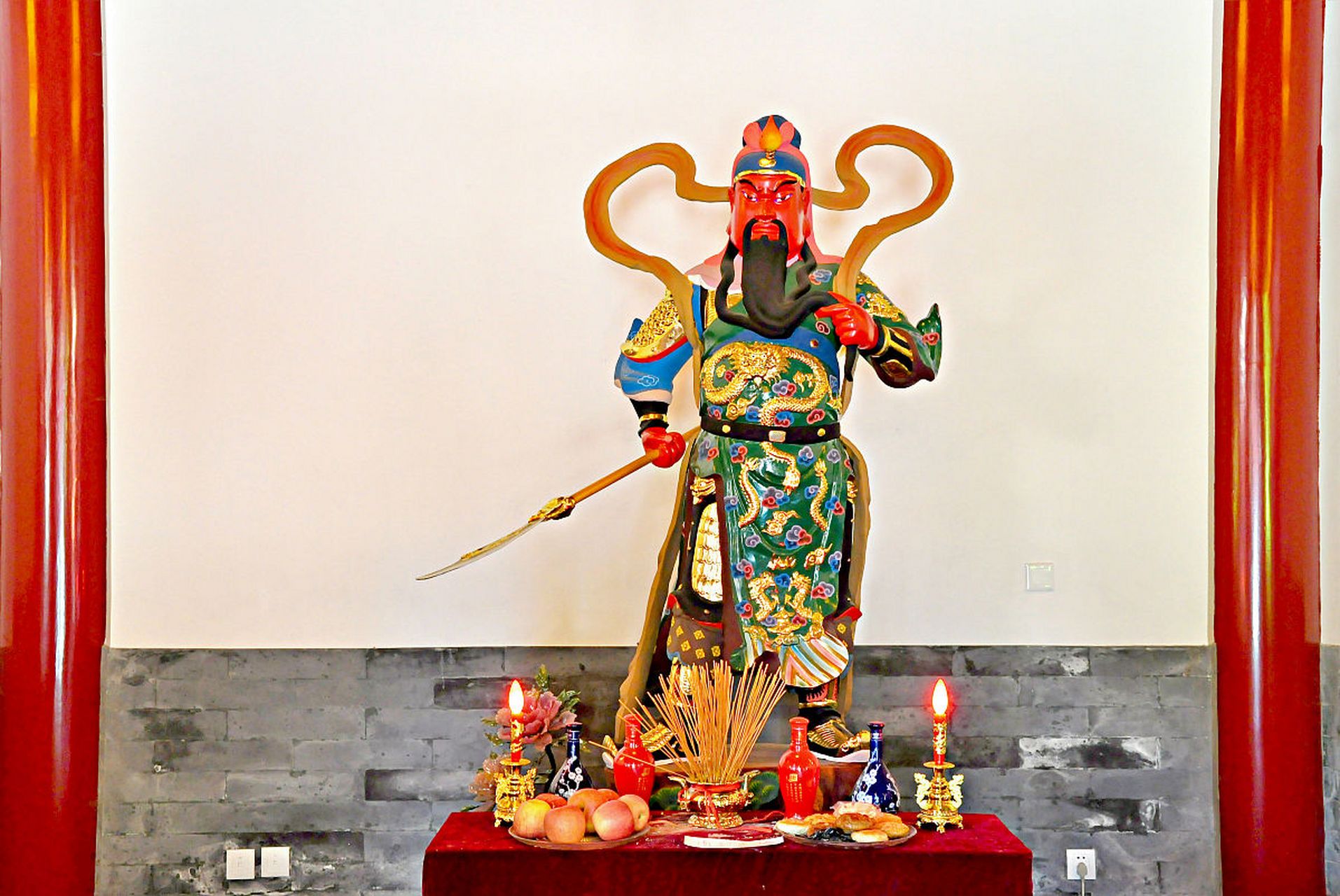 家里供奉什么神像好需根据家庭需求和信仰而定.
