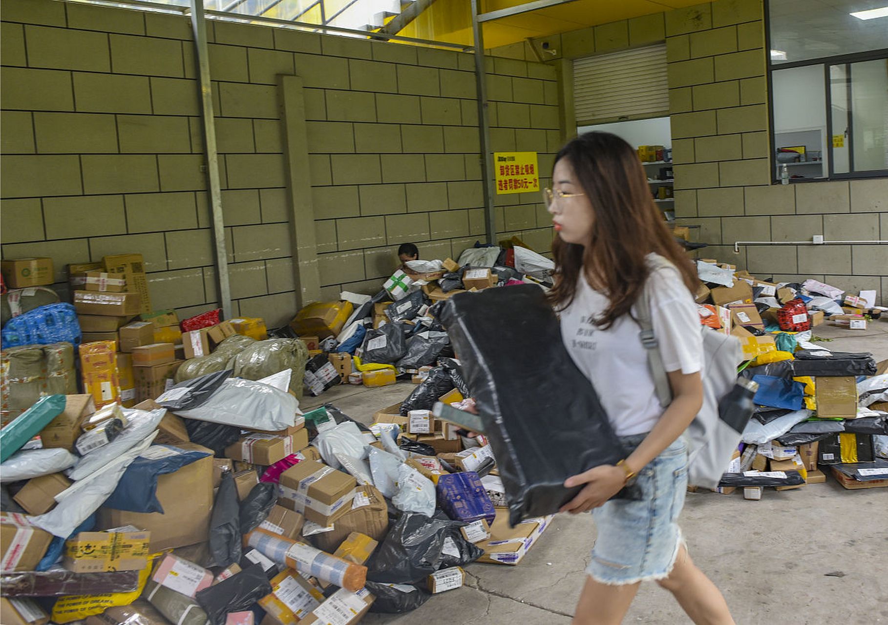 最近和公司经常来取件的顺丰小哥聊了聊,才发现顺丰,京东这样快递
