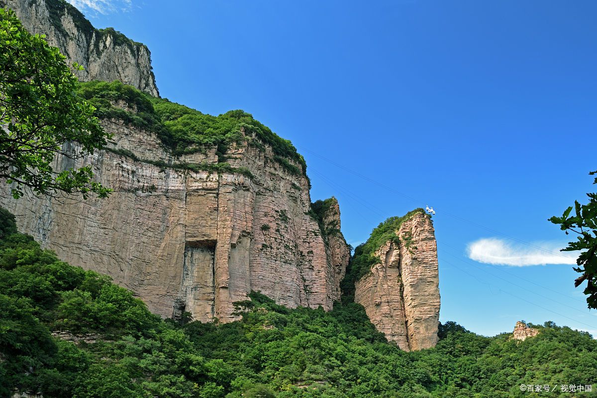 嶂石岩是国家级风景名胜区,位于河北省石家庄市赞皇县境内.