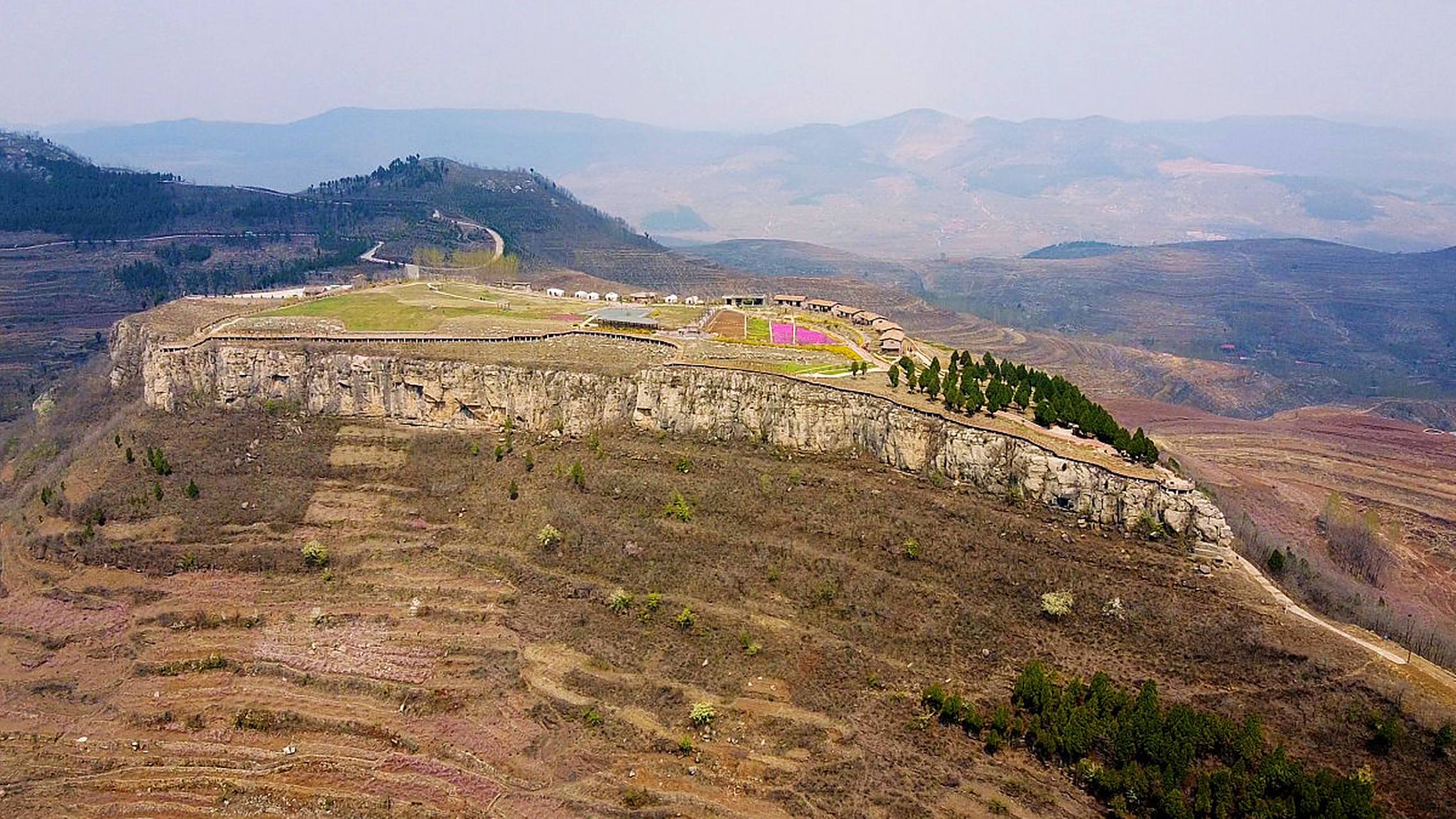 晏婴崮,这个神秘的地方,不仅仅是晏婴闭关修炼的地方,更是一个充满