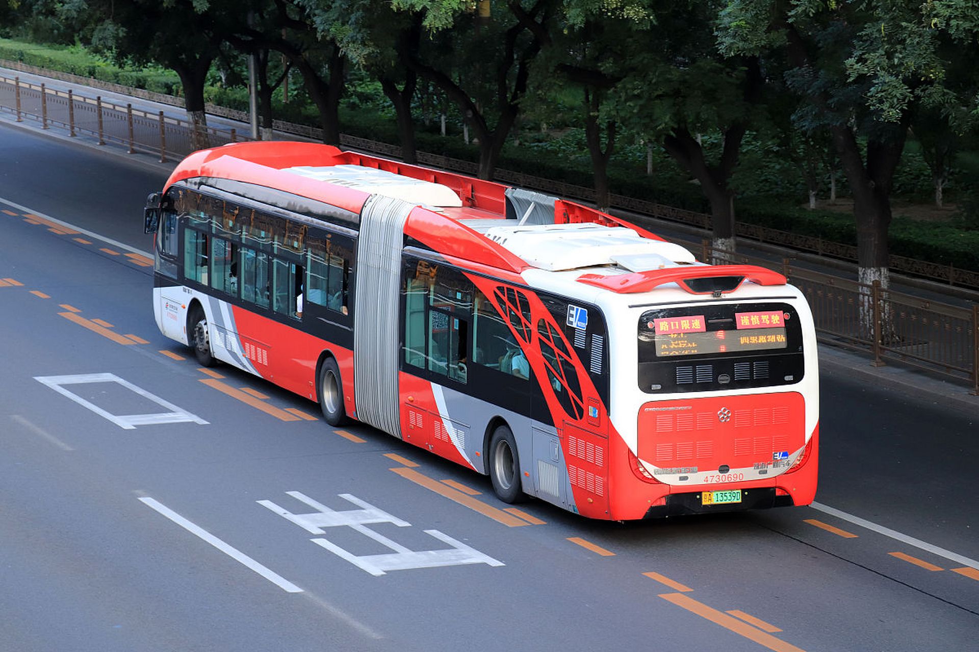 說說北京的公交車與廣州公交車對比 十幾年前來北京旅遊,那時見北京