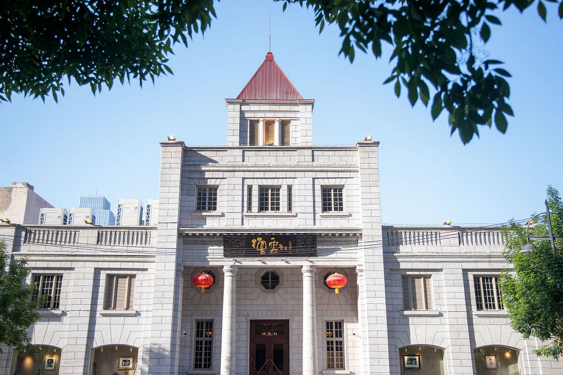 有一座庄重而神秘的建筑,它的名字叫国民政府旧址