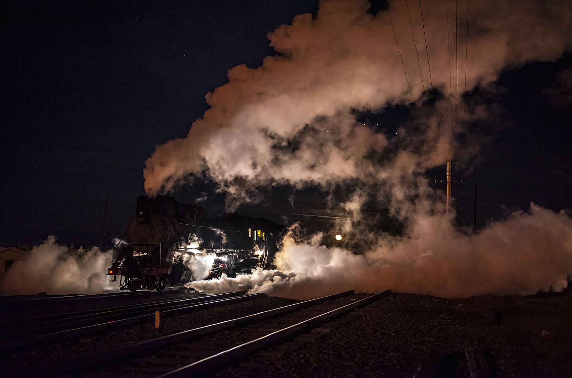 奥地利一火车在隧道内起火#   奥地利因斯布鲁克市附近的一条火车