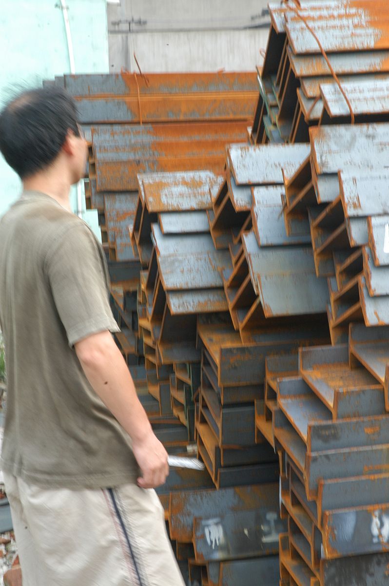 在工业建筑领域,q355ne槽钢凭借其耐低温,高强度的特性成为严苛环境下