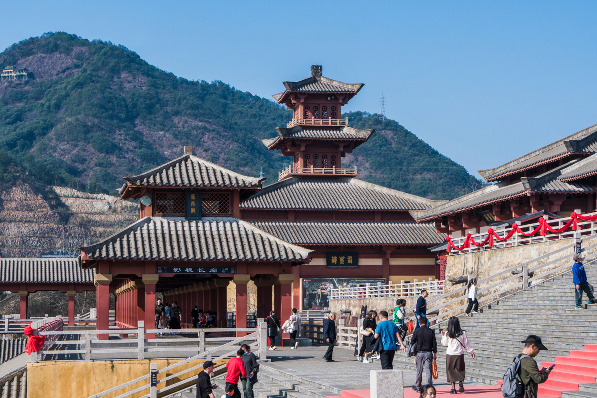 探秘秦王宫,感受古代王朝的震撼力量!