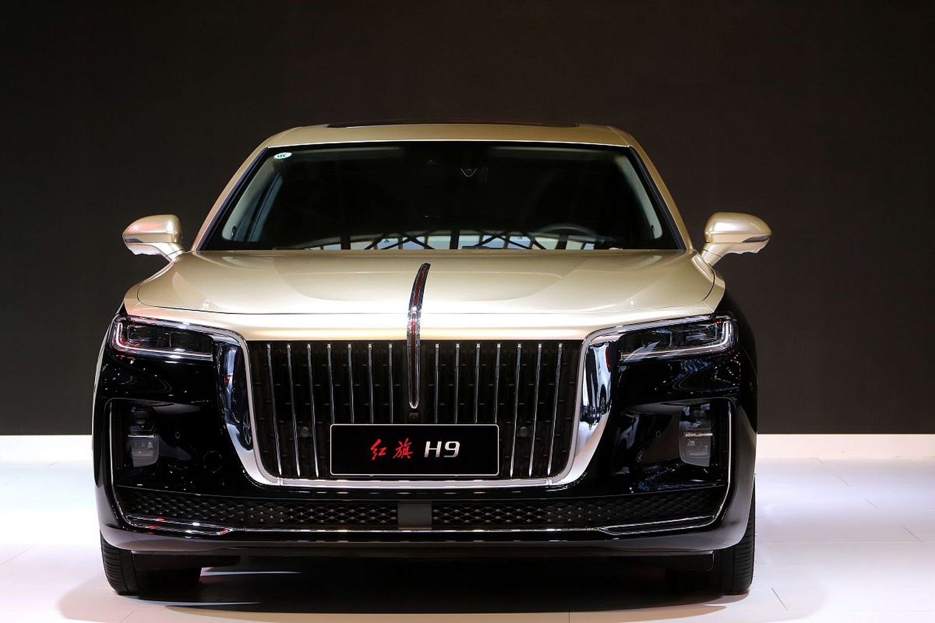 2023款红旗h9是一款豪华轿车,是中国红旗品牌的旗舰车型.