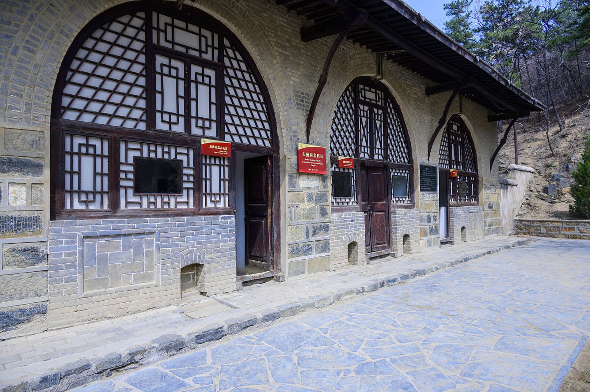 西柏坡这里有很多革命遗址和纪念馆,可以让人了解那段历史和故事,感受