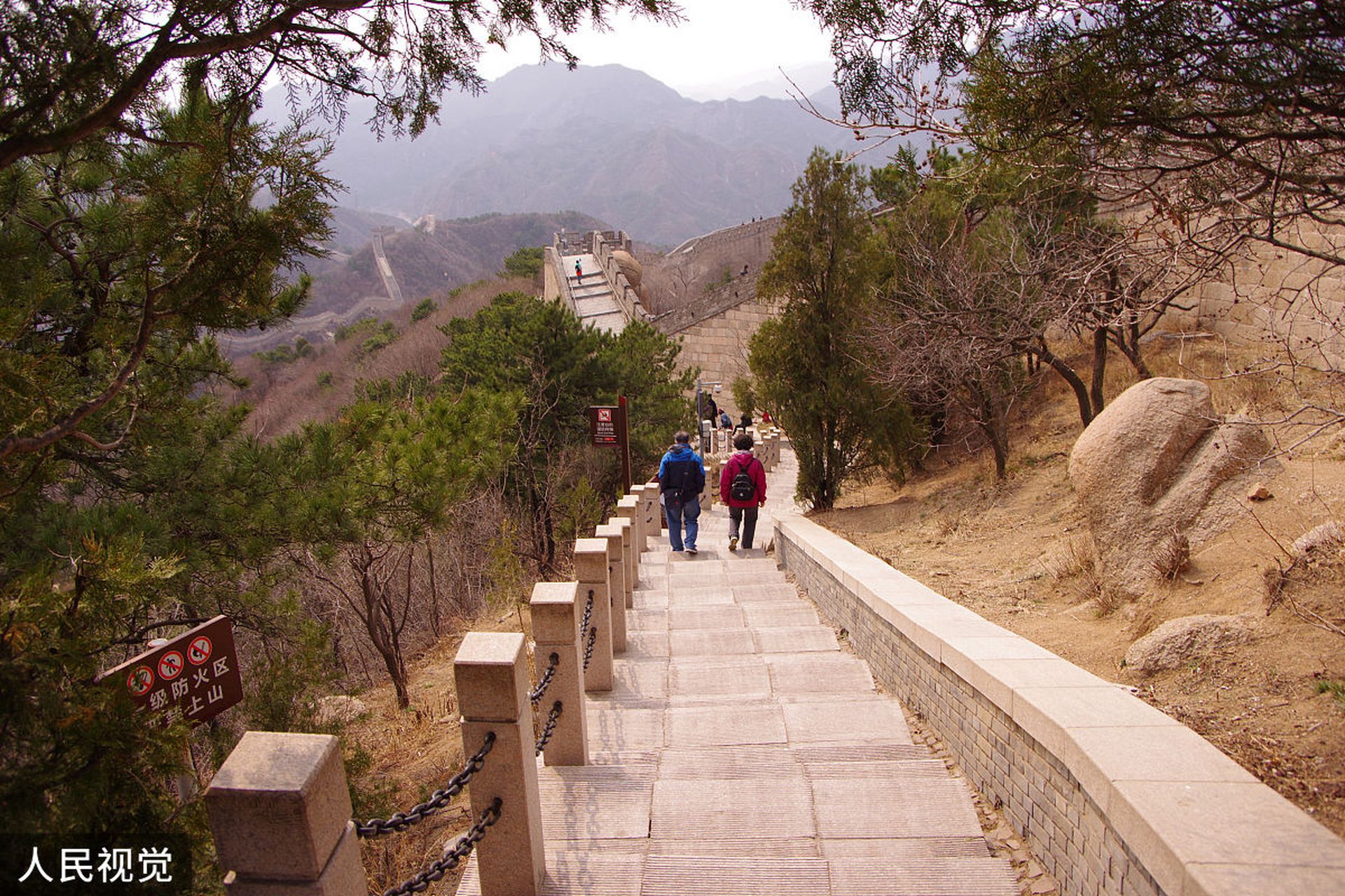 八大处爬山图片