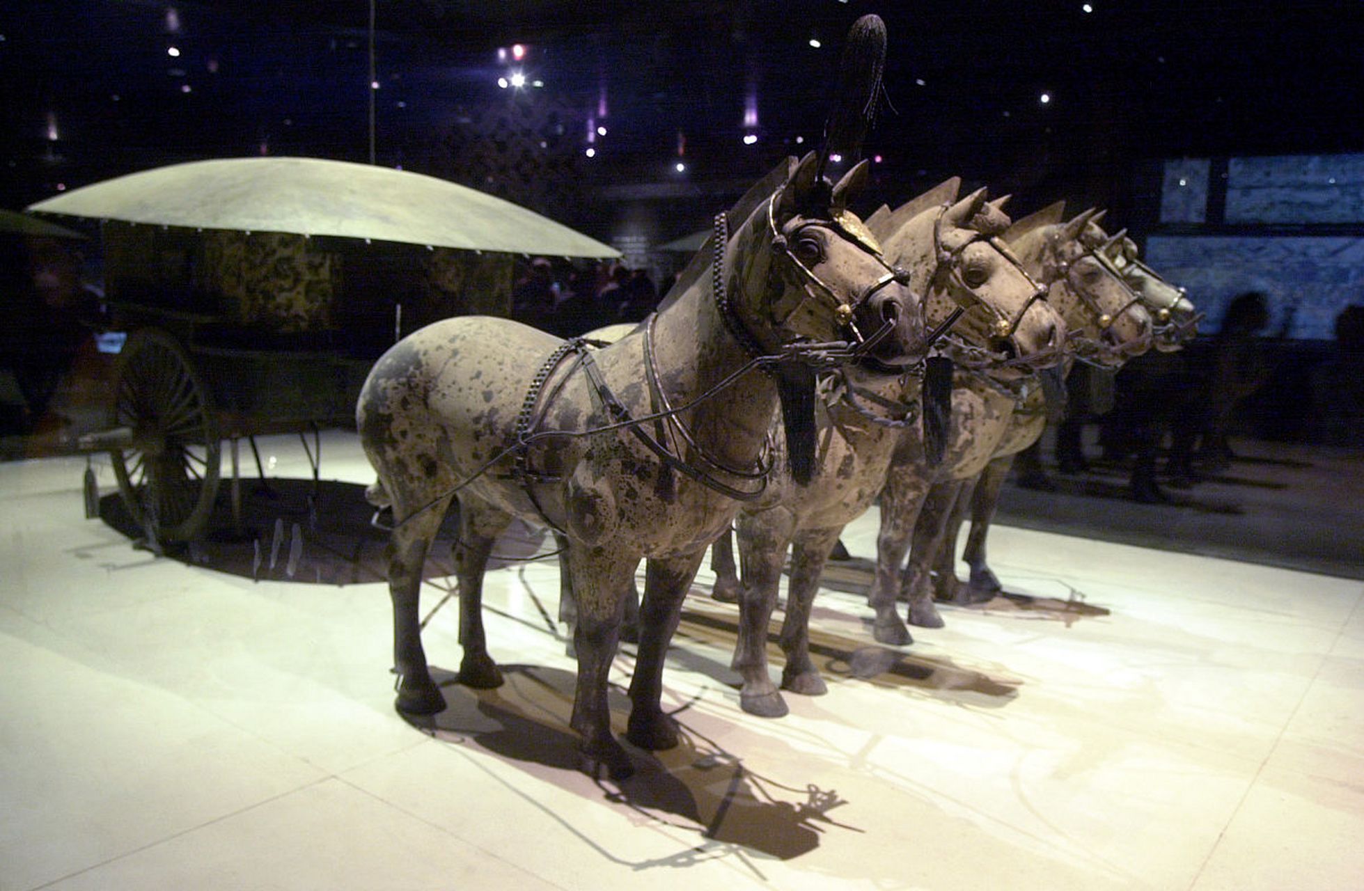 秦始皇(emperor qin shi huang) 秦始皇是中国历史上第一个统一全国并