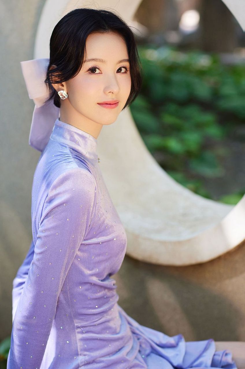 陈都灵:凭借其清纯可人的外貌和自然的演技,成为了众多导演心目中的